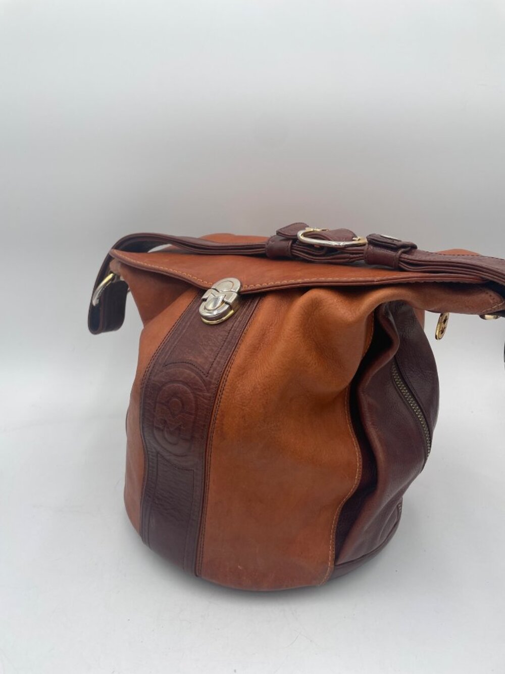 Morino Italian Leather Bucket Bag With Adjustable Strap & Zippered Pockets - Picture 2 of 14